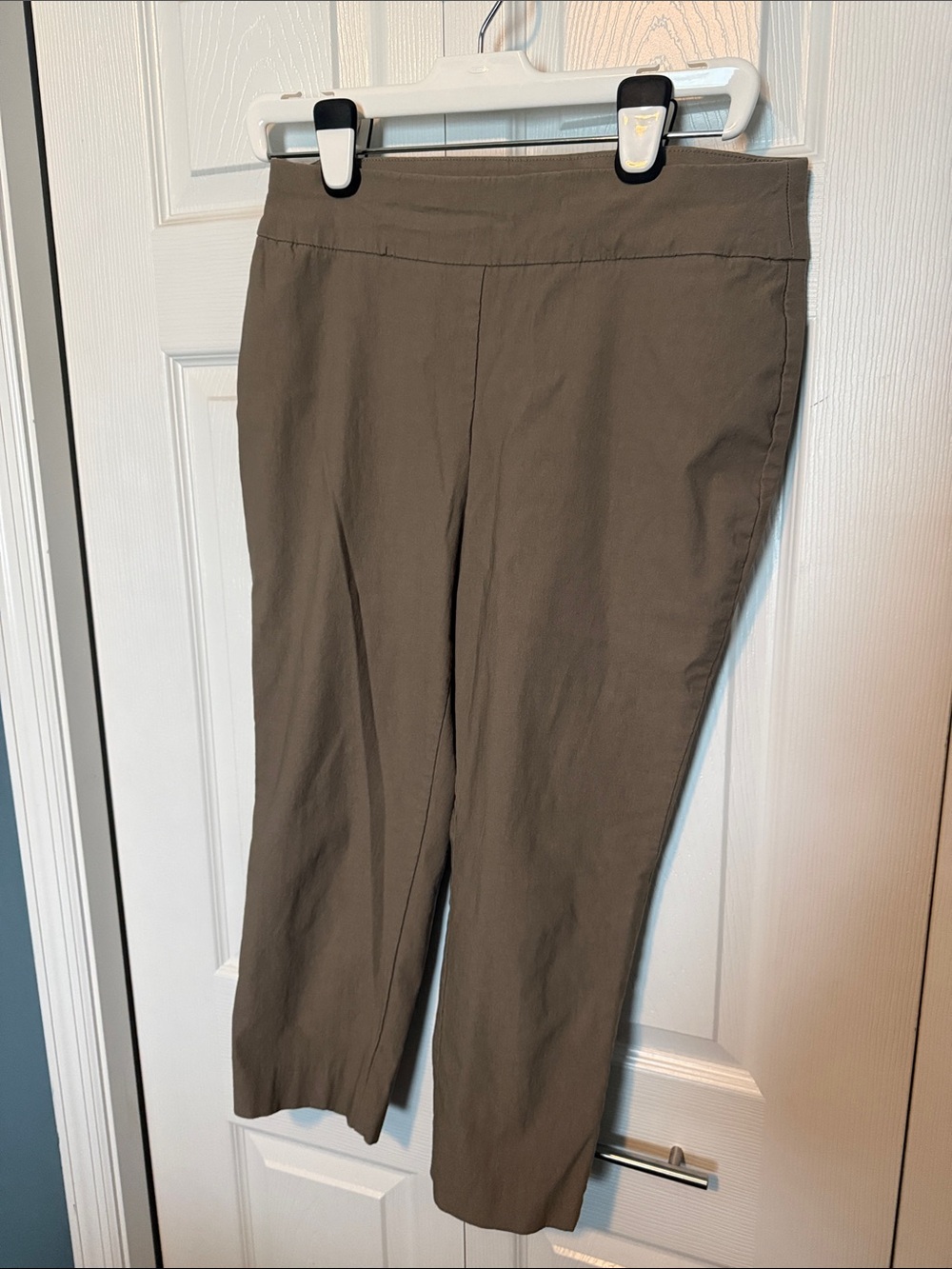 Chico's Cropped Pull-On Pants